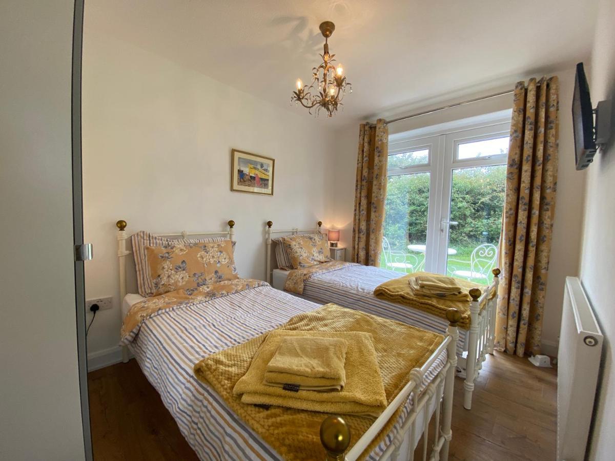 Seaview Self-Catering Coastal Bungalow In Rural West Wight Freshwater Dış mekan fotoğraf