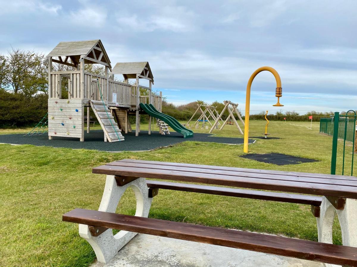 Seaview Self-Catering Coastal Bungalow In Rural West Wight Freshwater Dış mekan fotoğraf