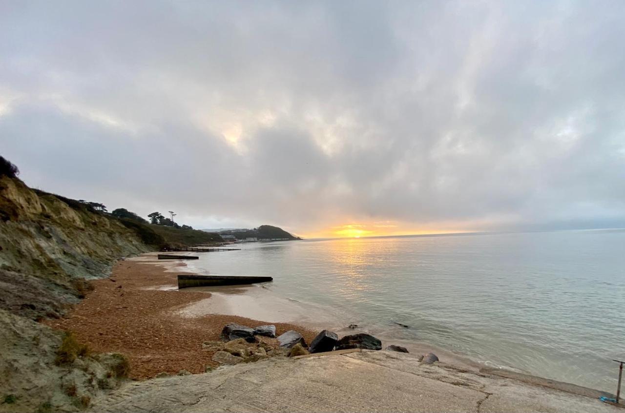 Seaview Self-Catering Coastal Bungalow In Rural West Wight Freshwater Dış mekan fotoğraf