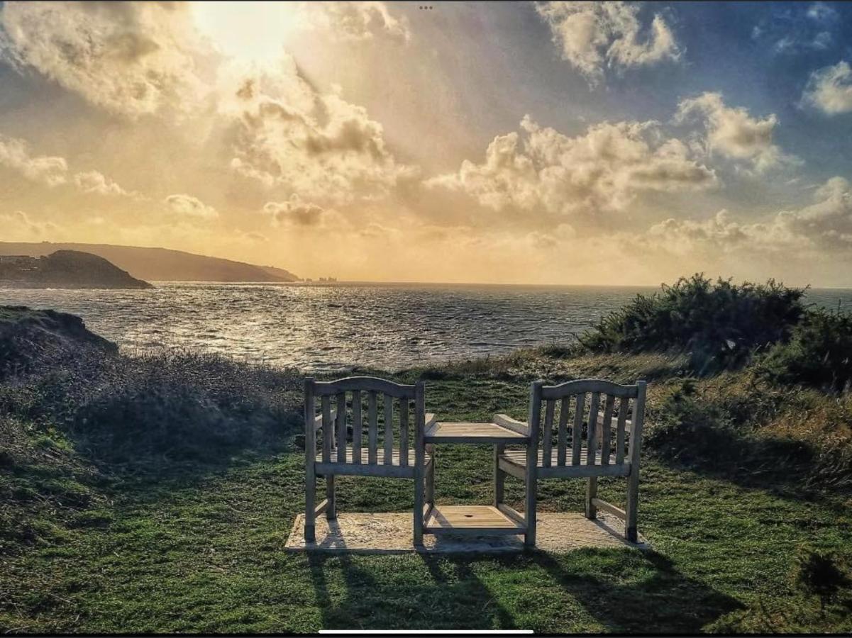 Seaview Self-Catering Coastal Bungalow In Rural West Wight Freshwater Dış mekan fotoğraf