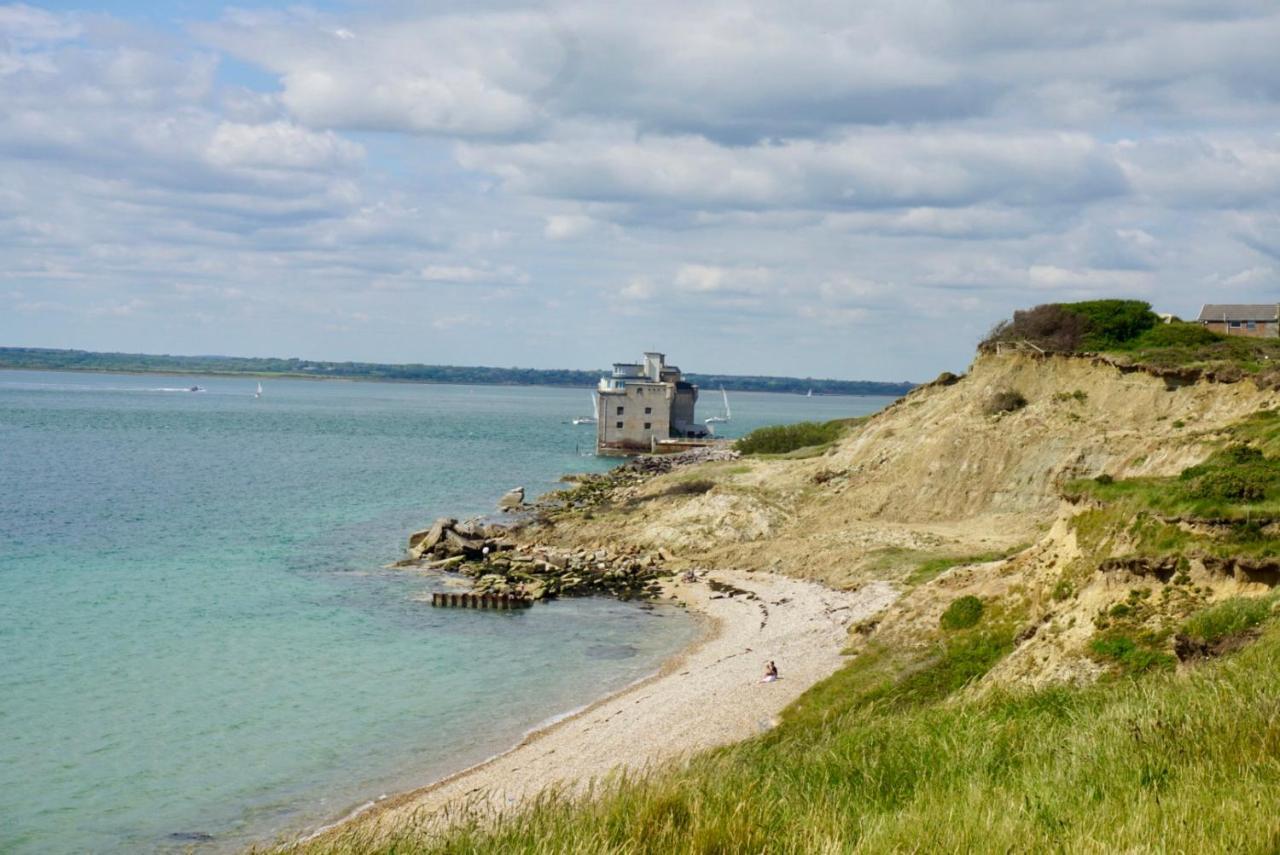 Seaview Self-Catering Coastal Bungalow In Rural West Wight Freshwater Dış mekan fotoğraf