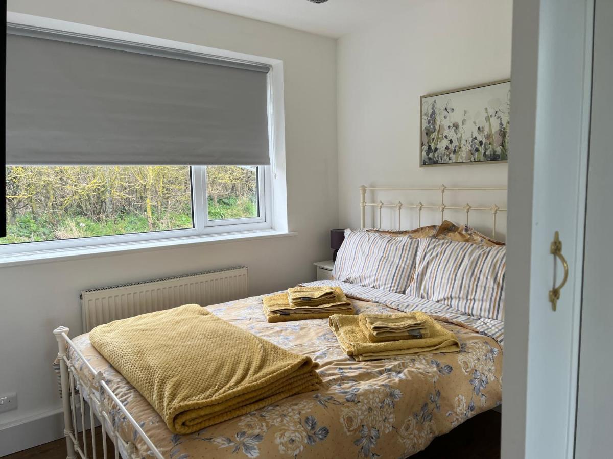 Seaview Self-Catering Coastal Bungalow In Rural West Wight Freshwater Dış mekan fotoğraf