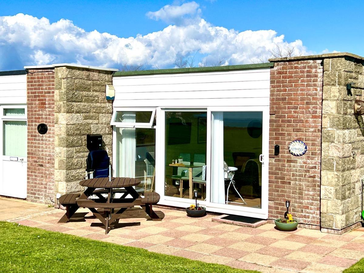 Seaview Self-Catering Coastal Bungalow In Rural West Wight Freshwater Dış mekan fotoğraf
